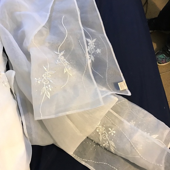 Beautiful Wedding Gown NWT - Picture 3 of 8